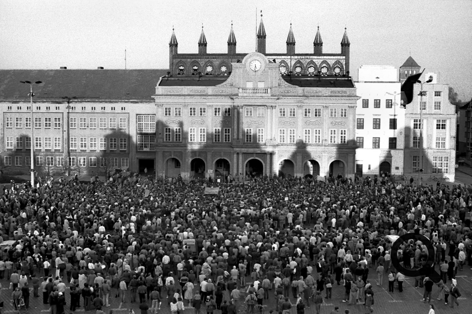 Donnerstagsdemo in Rostock Rathaus